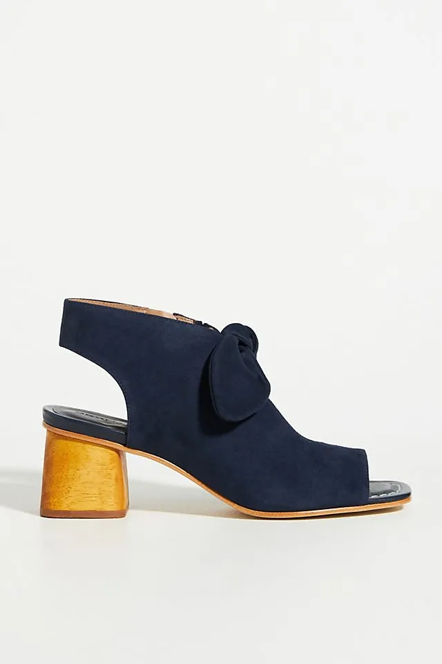 Bernardo Lizzy in Bernardo heels, dark blue